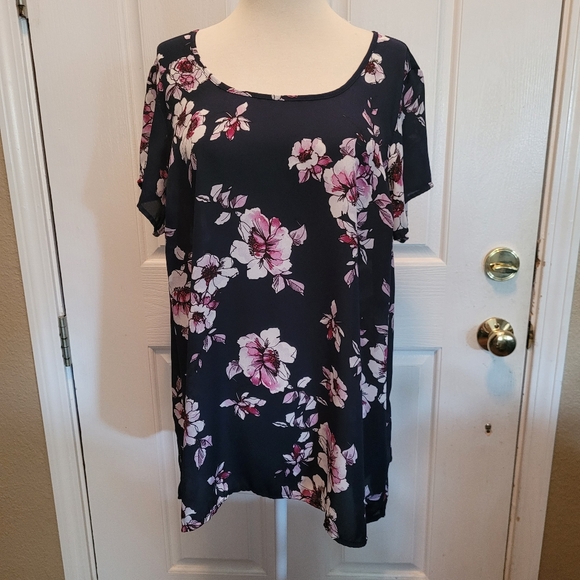 Torrid Floral Top Blouse Cherry Blossom Lightweight Short Sleeves Boho 1 1X - Picture 1 of 6